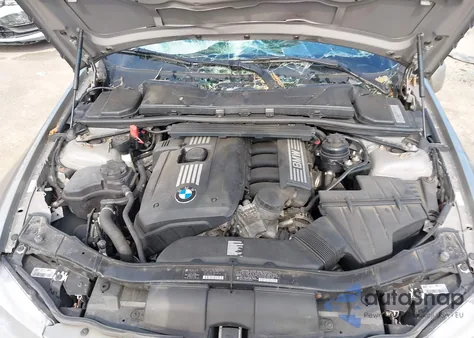 2011 BMW 328 xDrive z USA, uszkodzony, nr VIN WBAPK5C52BA993668